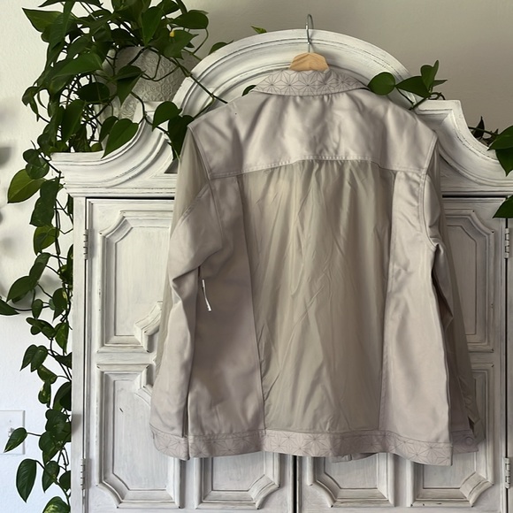 NWT Disney Parks Official Epcot Spaceship Earth Anniversary Jacket Size Large - Picture 2 of 8